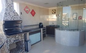 APARTAMENTO ACONCHEGANTE NO CENTRO de Petrolina todo CLIMATIZADO com 4 quartos área gourmet e Wi-fi 300MB